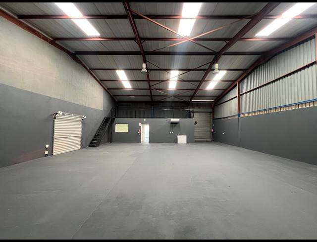 290M² WAREHOUSE TO LET IN MULDERSDRIFT